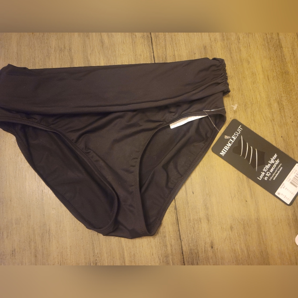 Womens Miracle Suite bikini bottom black size 6.